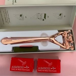 Leaf Rose Gold three blade pivoting head razor